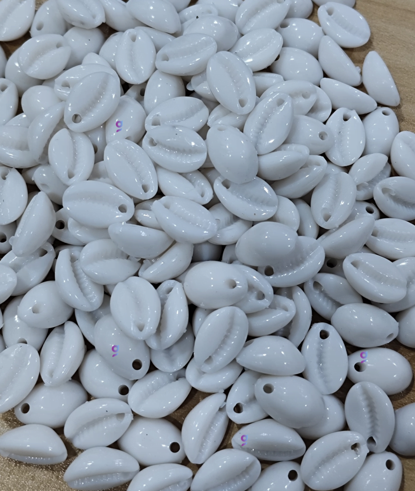white Plastic Cowrie Beads, 18mm, 200 Pieces